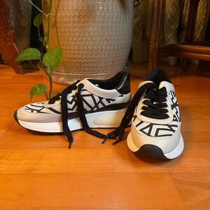 Karl Lagerfeld Monochrome Patterned Sneakers
